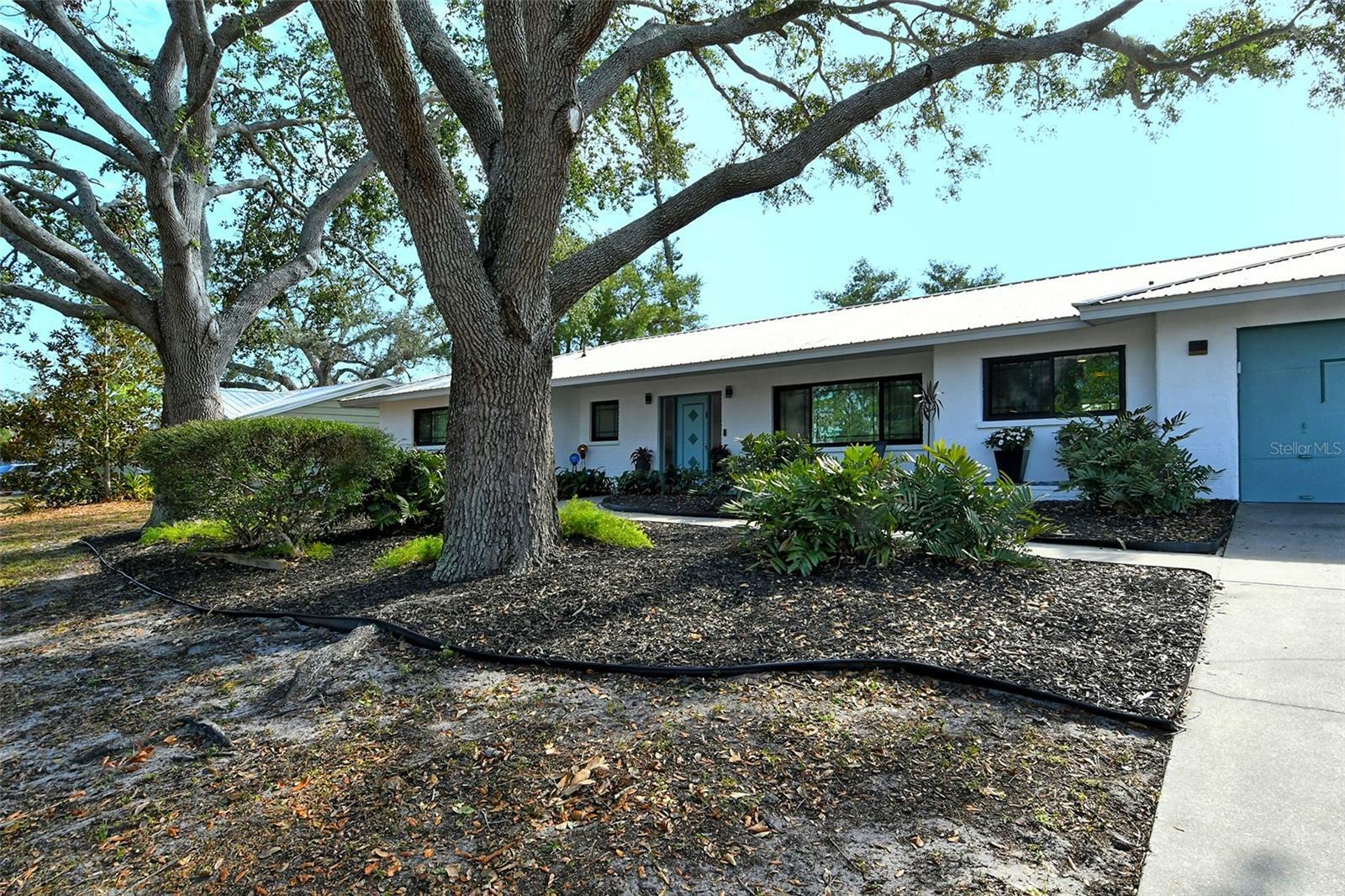 Property Photo:  2708 Siesta Drive  FL 34239 