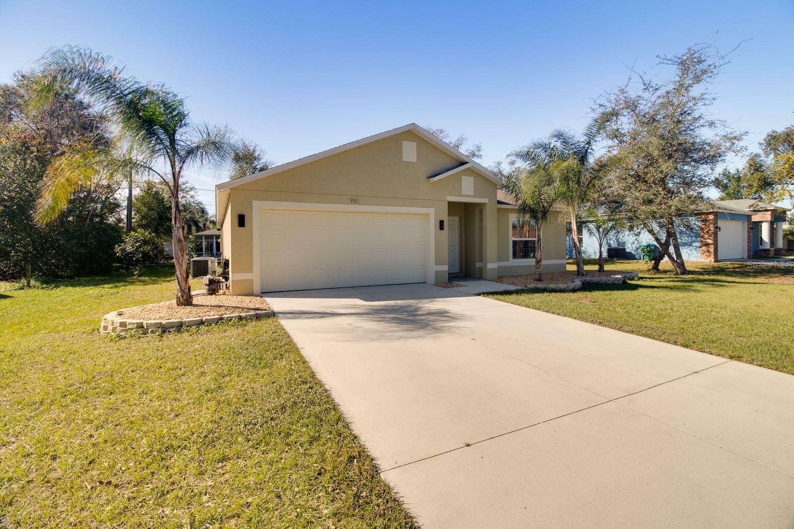 Property Photo: 981 Wilmington Drive FL 32725