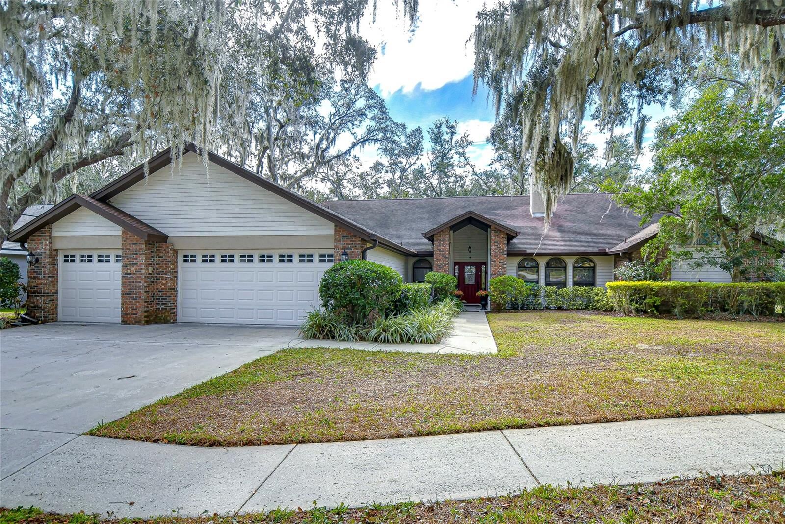 Property Photo: 807 Belle Timbre Avenue FL 33511