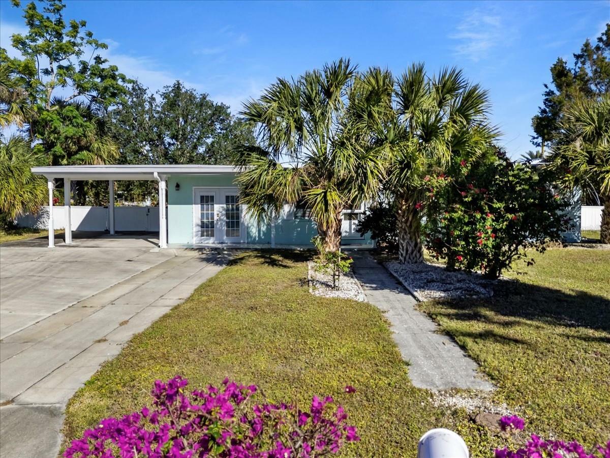 Property Photo:  207 Waterway Circle NE  FL 33952 