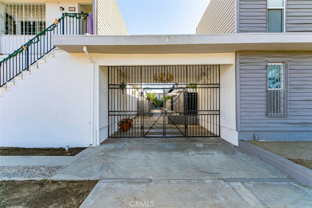 Property Photo:  6000 Coldwater Canyon Ave 18  CA 91606 