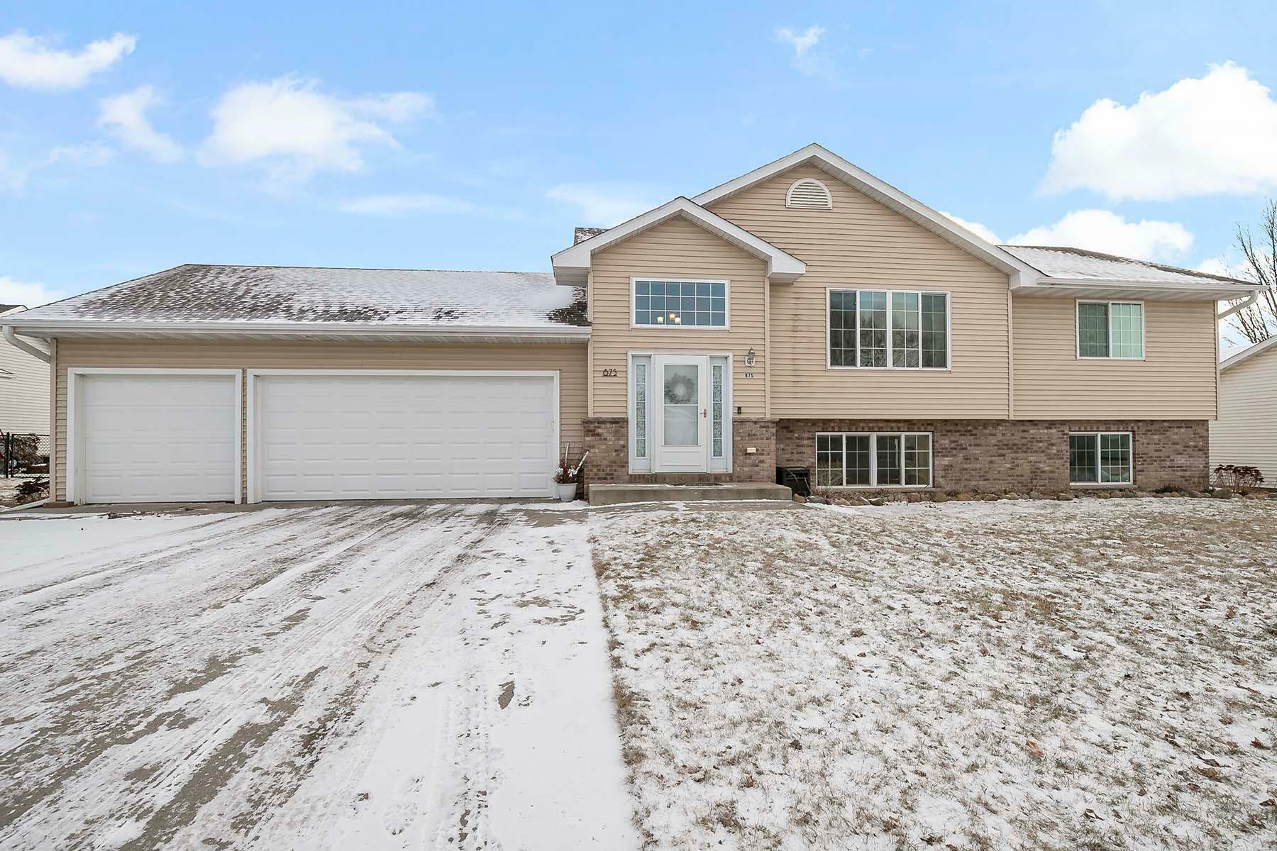 Property Photo:  875 25th Street NE  MN 55060 