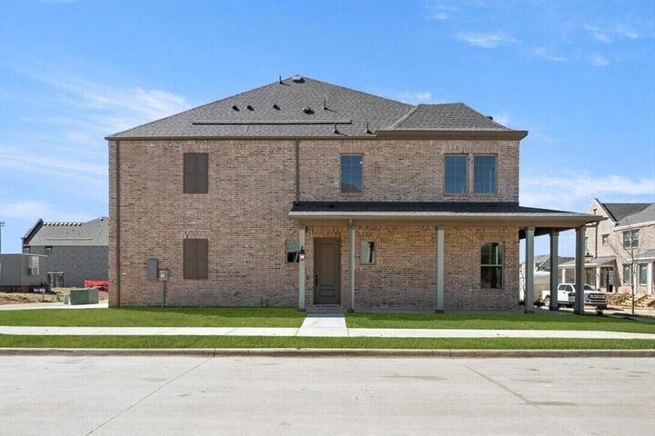 Property Photo: 634 Redwood Way TX 76063