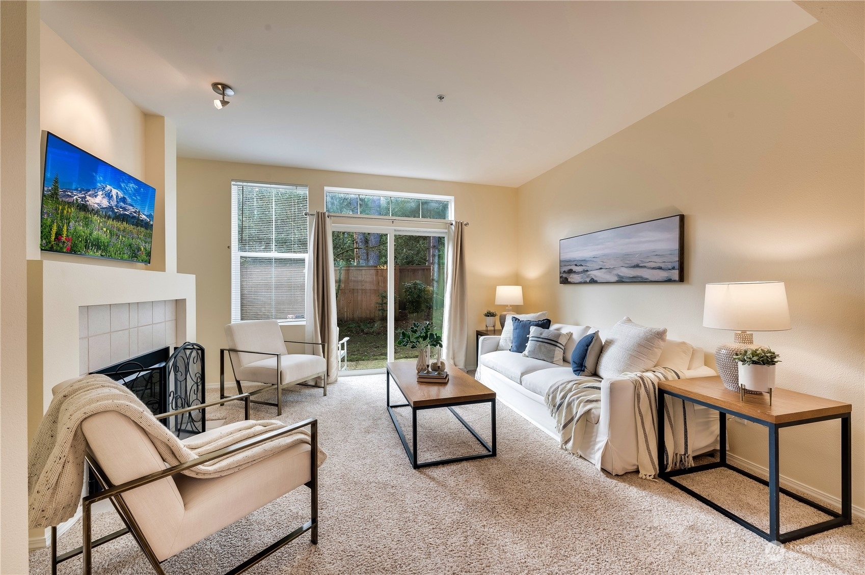 Property Photo:  2202  Newport Way NW 20  WA 98027 