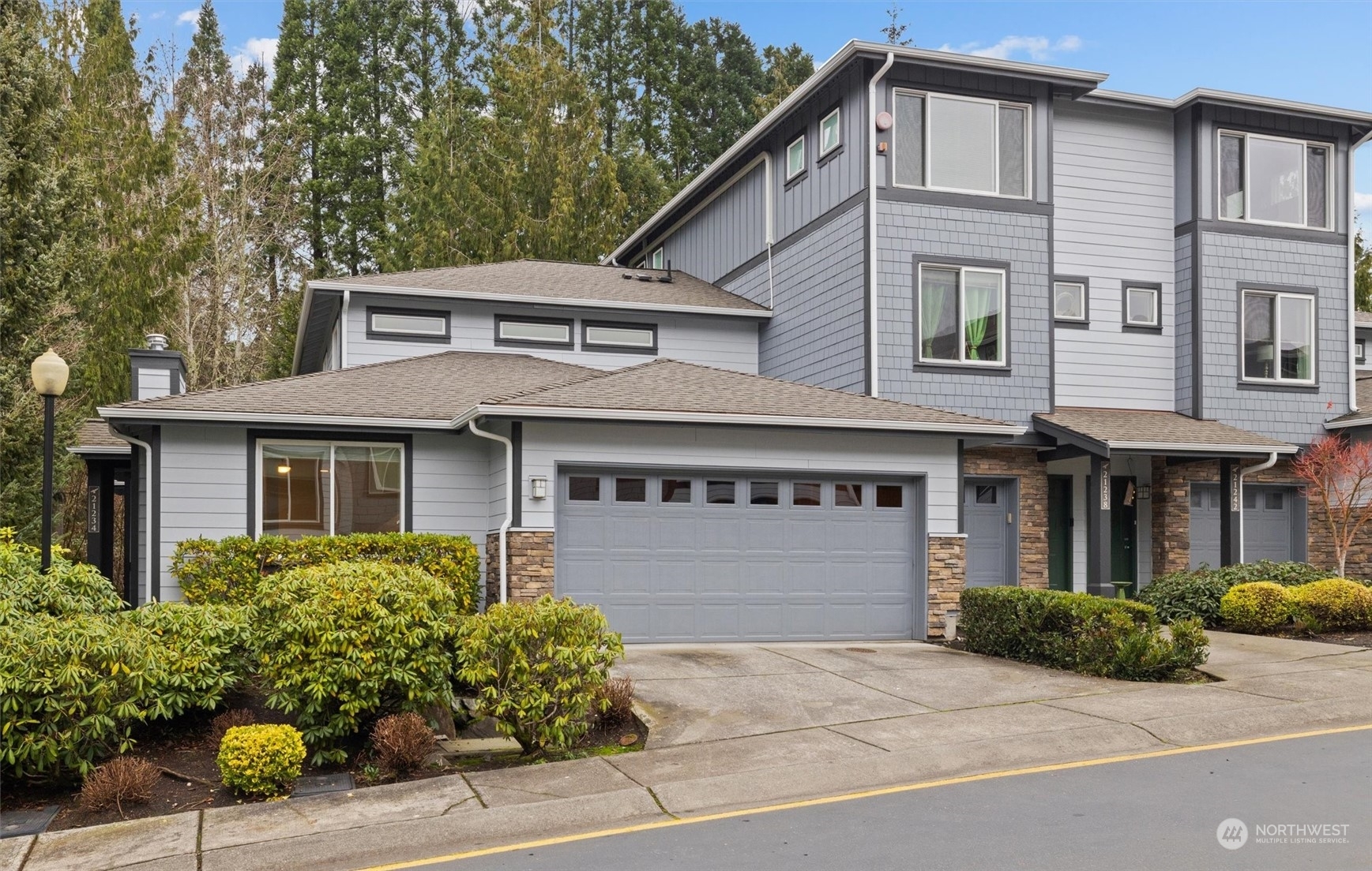 Property Photo:  21234 SE 42nd Place  WA 98029 