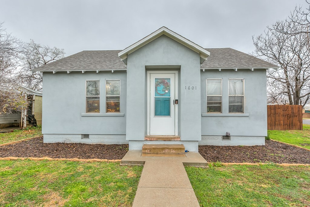 Property Photo:  1601 S Van Buren St  TX 76901 