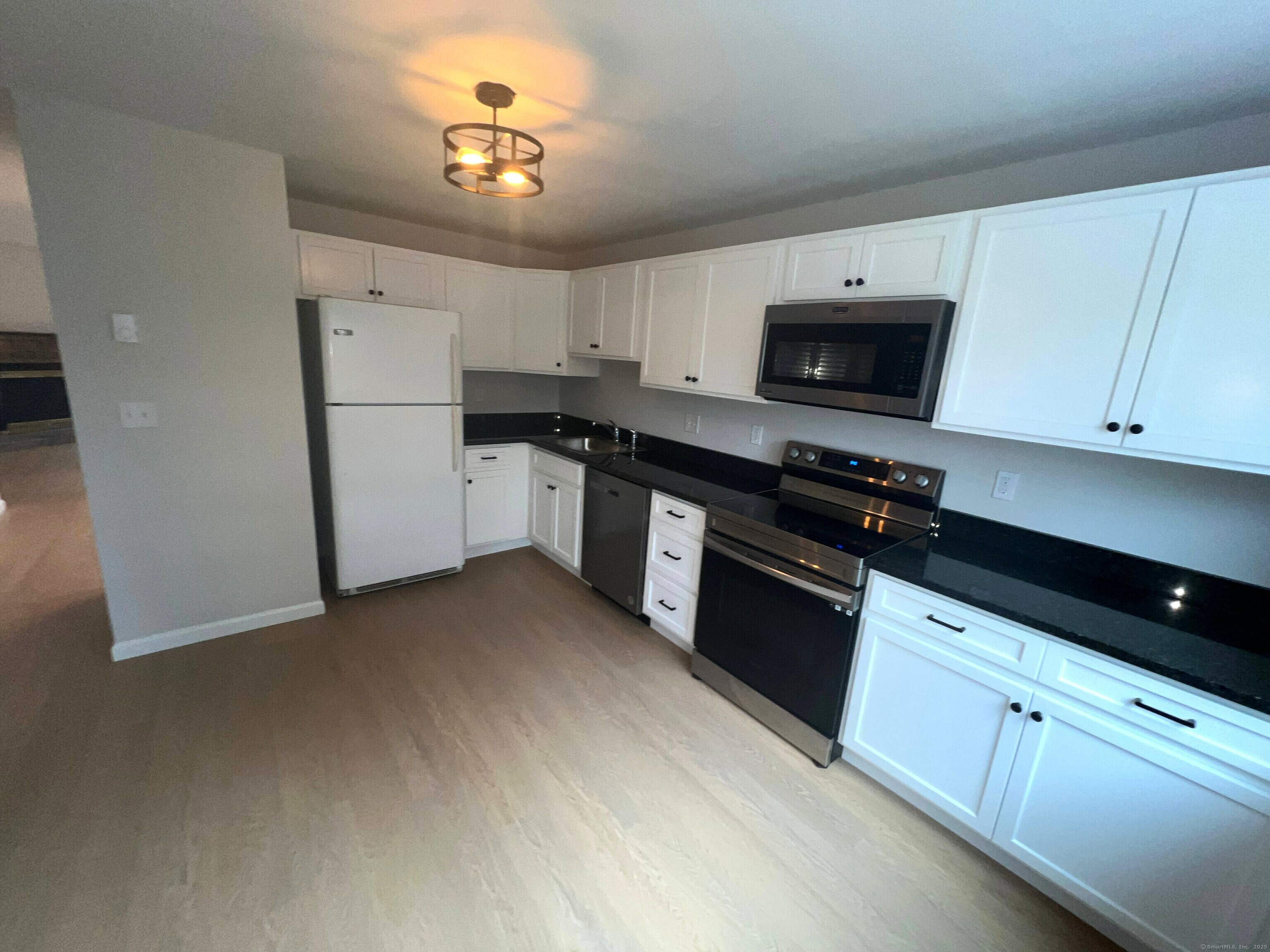 Property Photo:  250 Summer Street 22I  CT 06479 