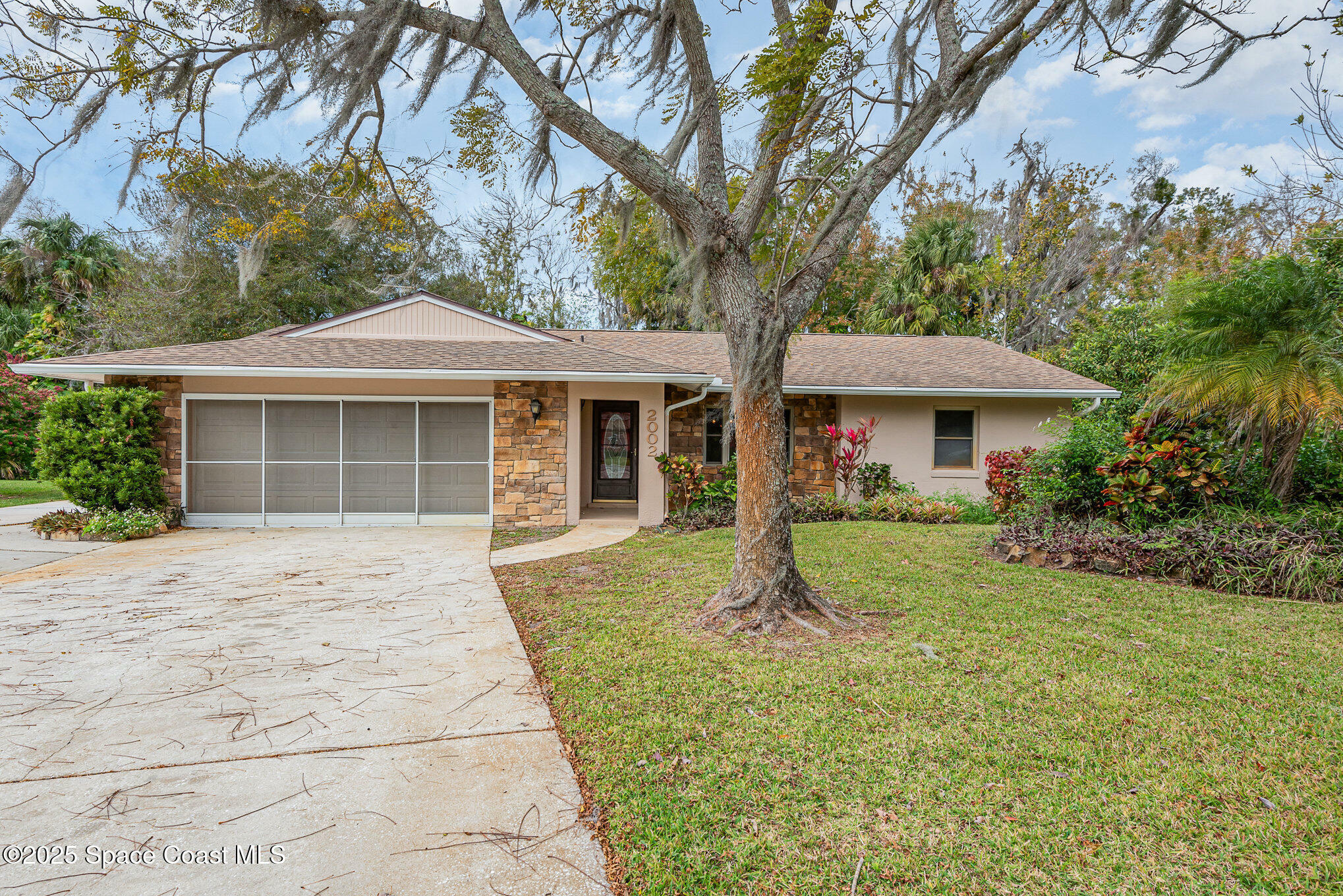 Property Photo: 2002 King Richard Drive FL 32796