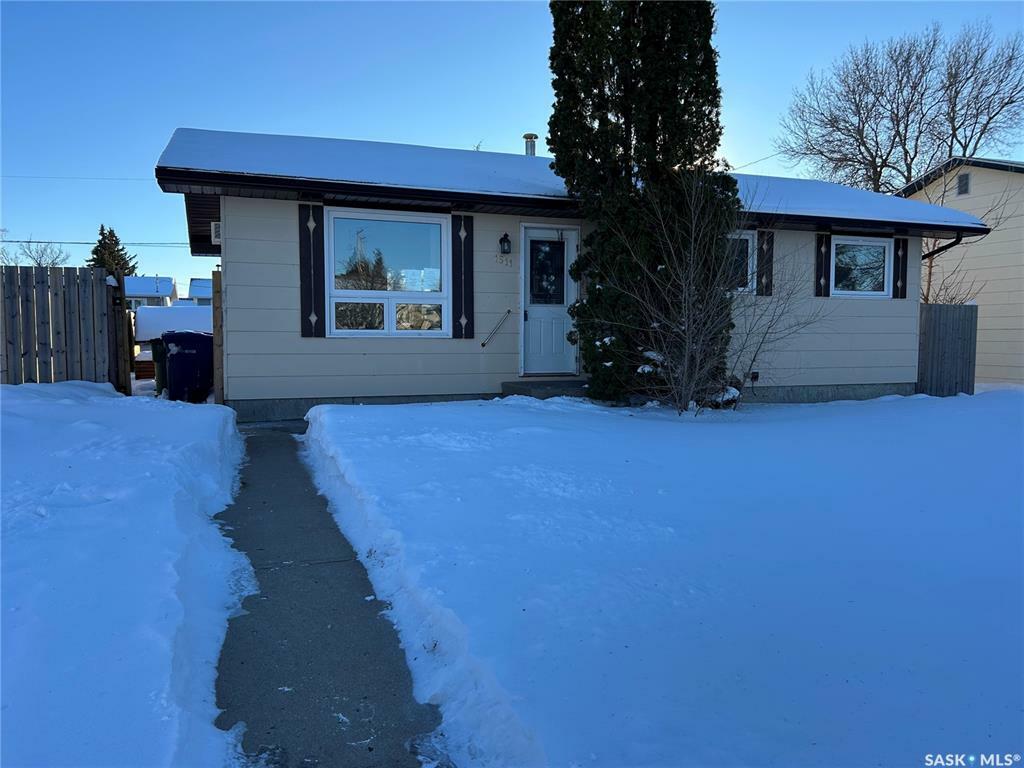 1511 Glendale Street  Moose Jaw SK S6H 7B3 photo