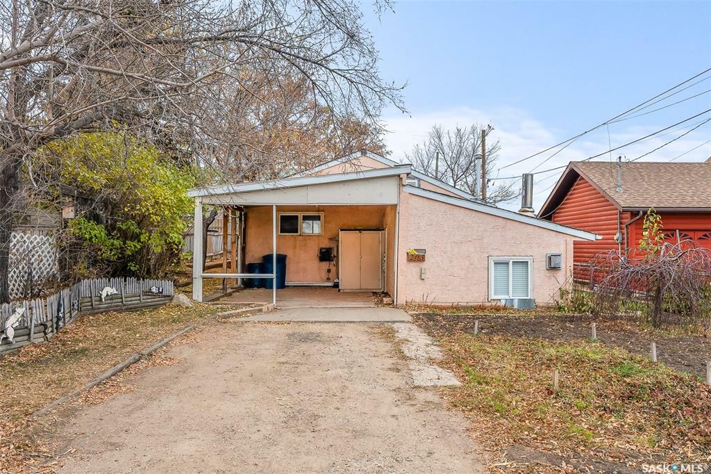 Property Photo:  203 1st Avenue SE  SK S6H 4W4 