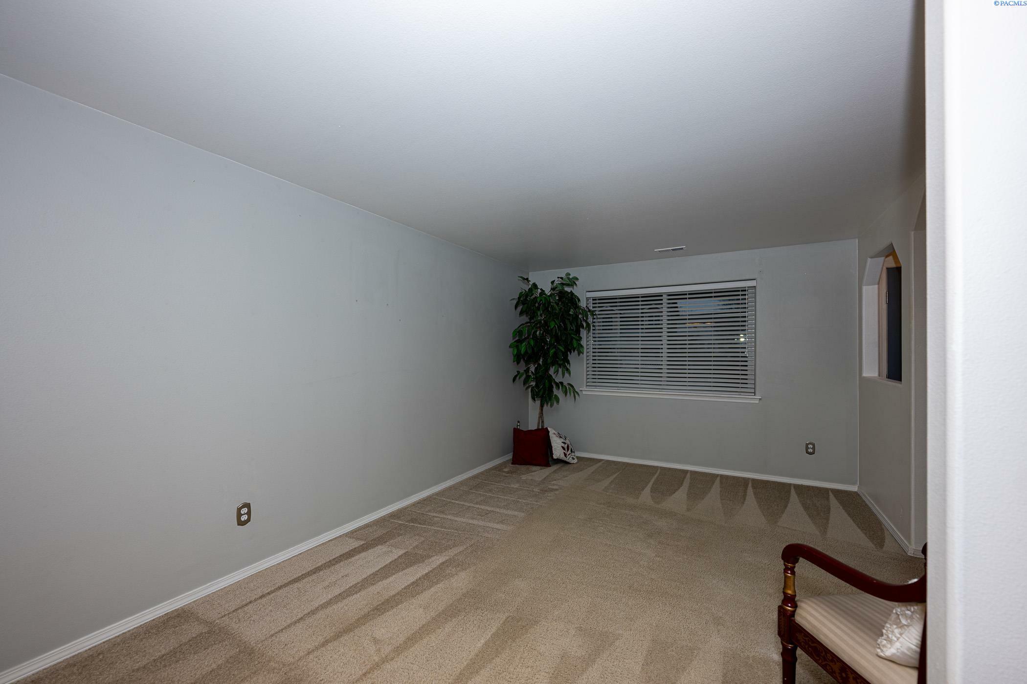 Property Photo:  5621 Oleander  WA 99353 