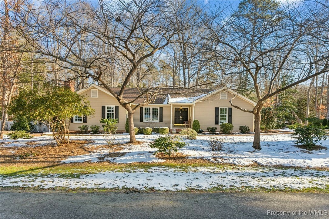 Property Photo:  203 Woodbine Drive  VA 23185 