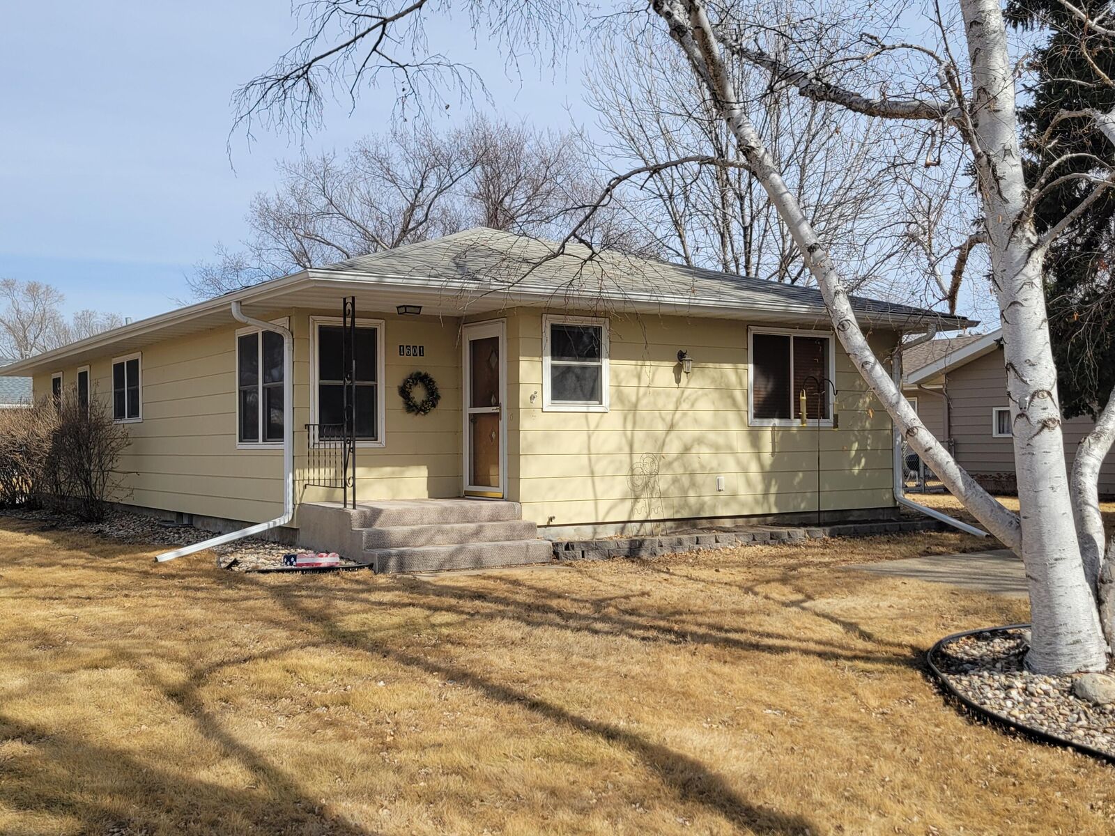 Property Photo: 1601 SE 12th Ave SD 57401