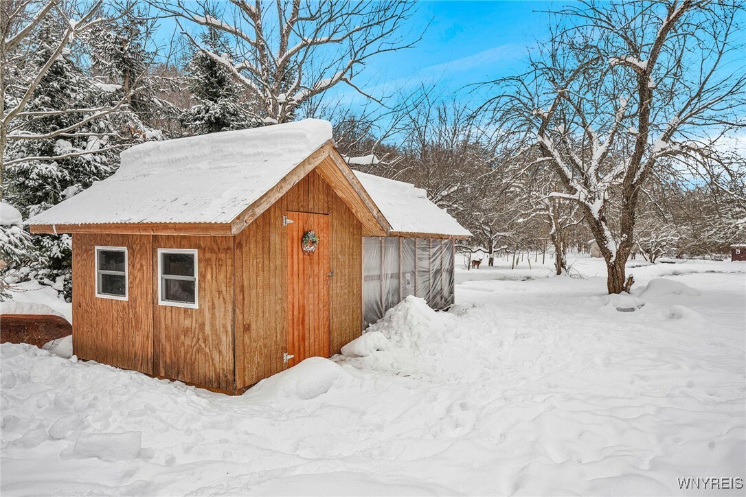 Property Photo:  10496 Pleasant Valley Road  NY 14042 