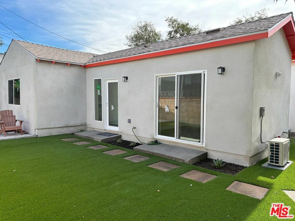 Property Photo: 8515 Hargis St CA 90034