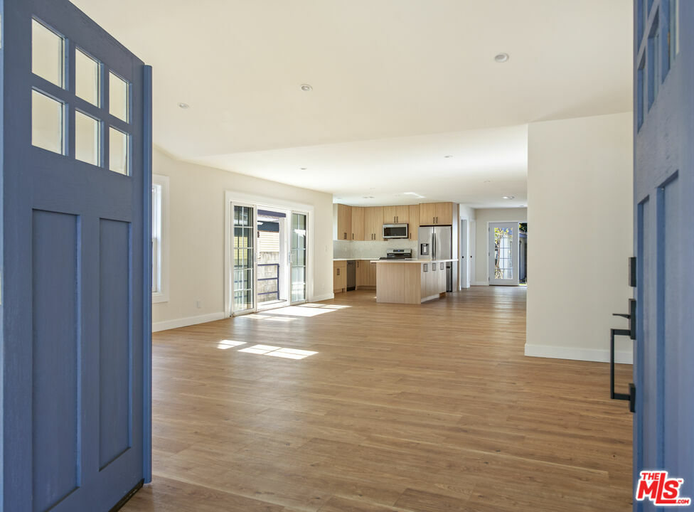 Property Photo: 325 N Wilton Pl CA 90004