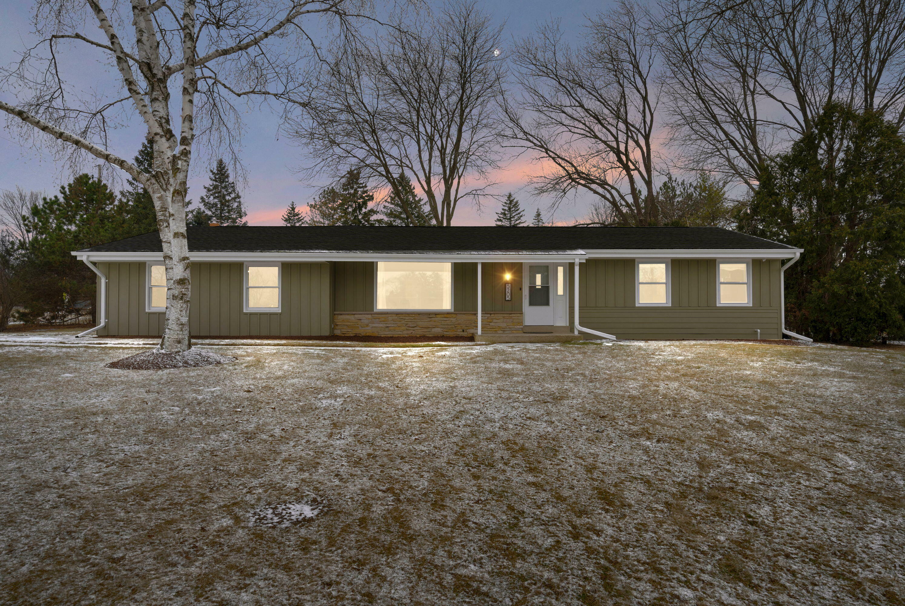 5205 W Sunnyside Dr  Mequon WI 53092 photo