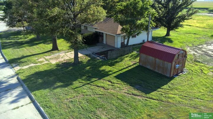 Property Photo: 3120 S Lincoln Avenue NE 68467