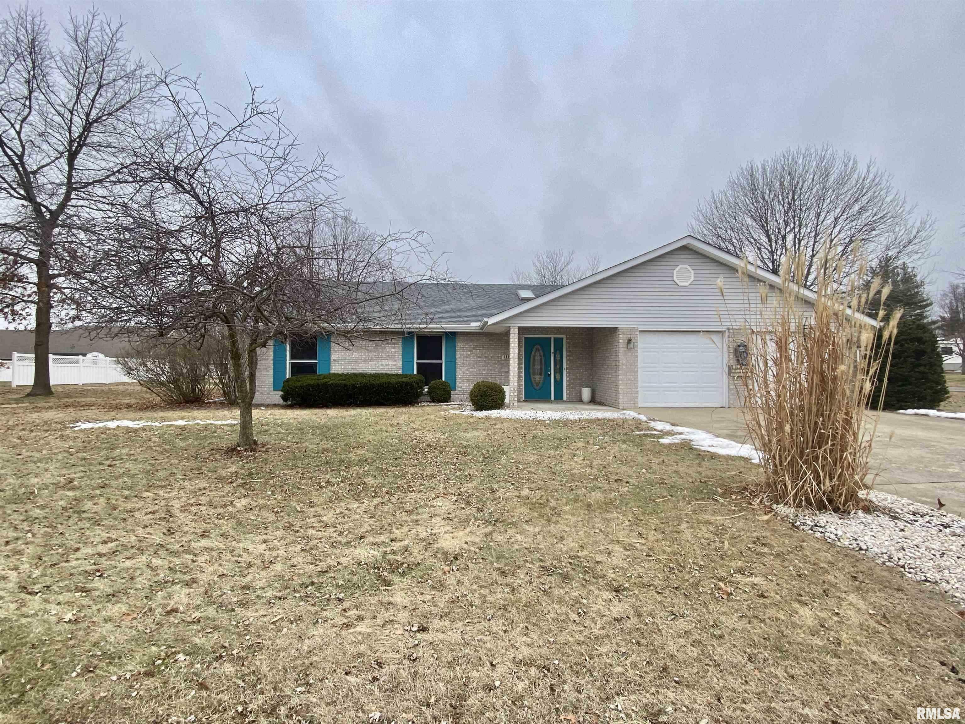 Property Photo:  1110 E Juniper Street  IL 61520 