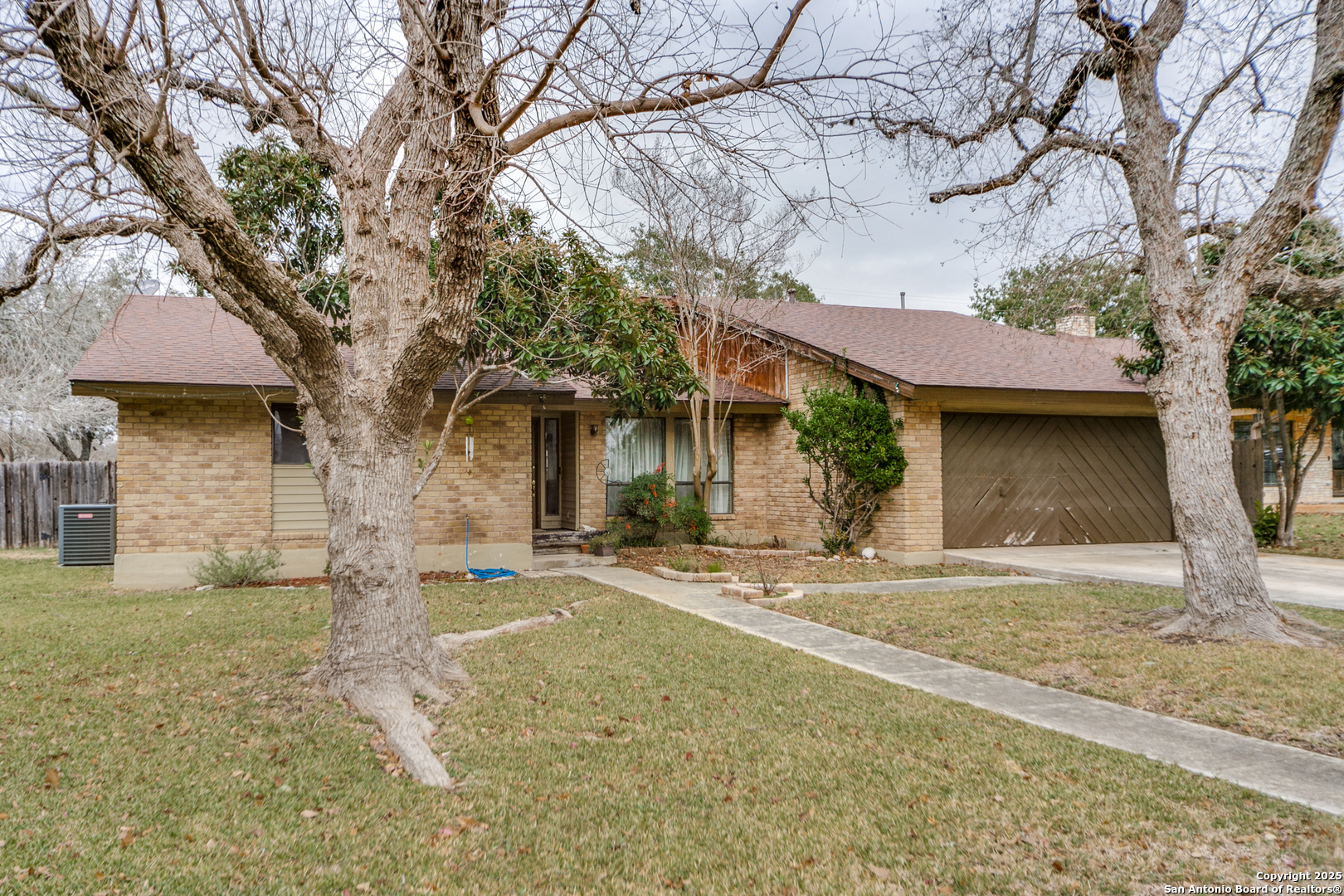 Property Photo:  116 Azalea Trl  TX 78006 