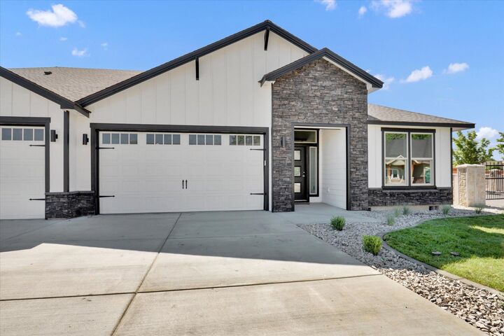 Property Photo: 1109 - Unit 30 N Country Club Dr Unit 30 WA 99006