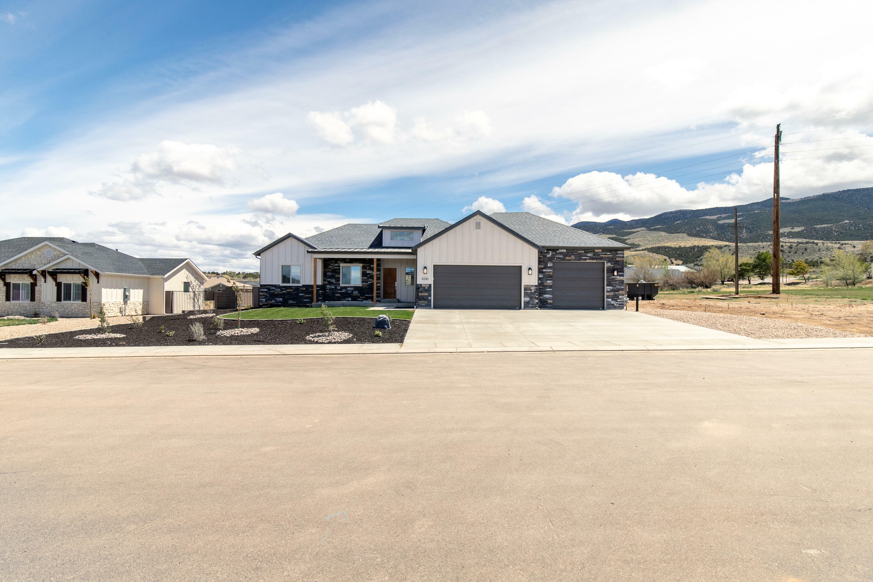 Property Photo: 4240 N Tomahawk Dr Lot 6 UT 84721