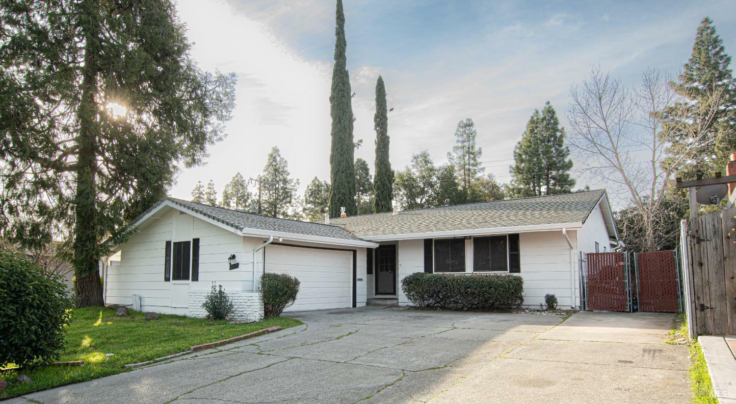 Property Photo:  255 Dahlia Street  CA 94533 