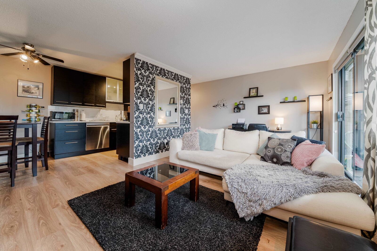 Property Photo:  107 W 27th Street 202  BC V7N 4G5 