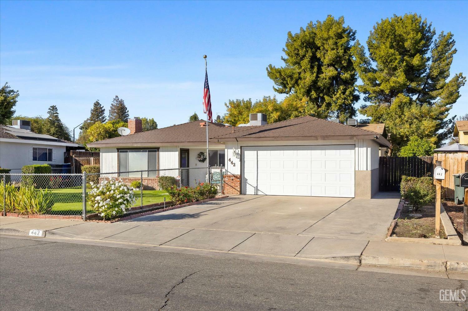 Property Photo:  442 Douglas Street  CA 93308 