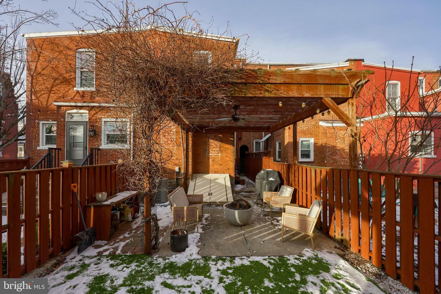 Property Photo:  572 W Lemon Street  PA 17603 