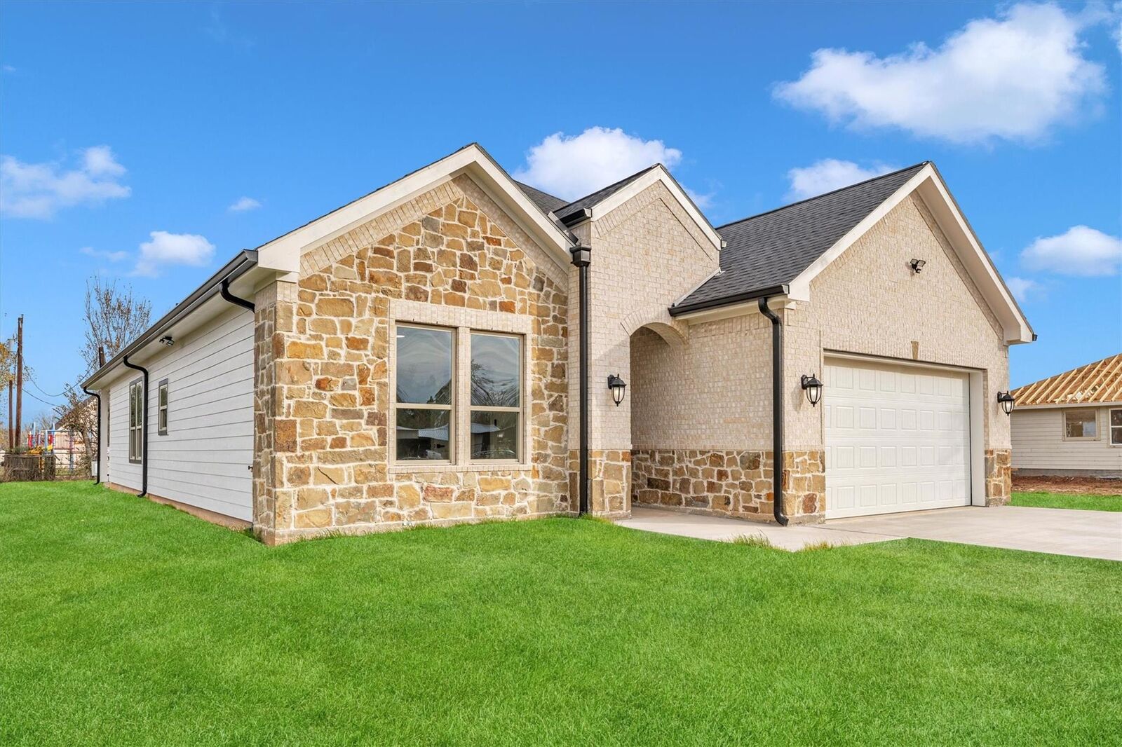 Property Photo:  610 Sharon Street  TX 77484 