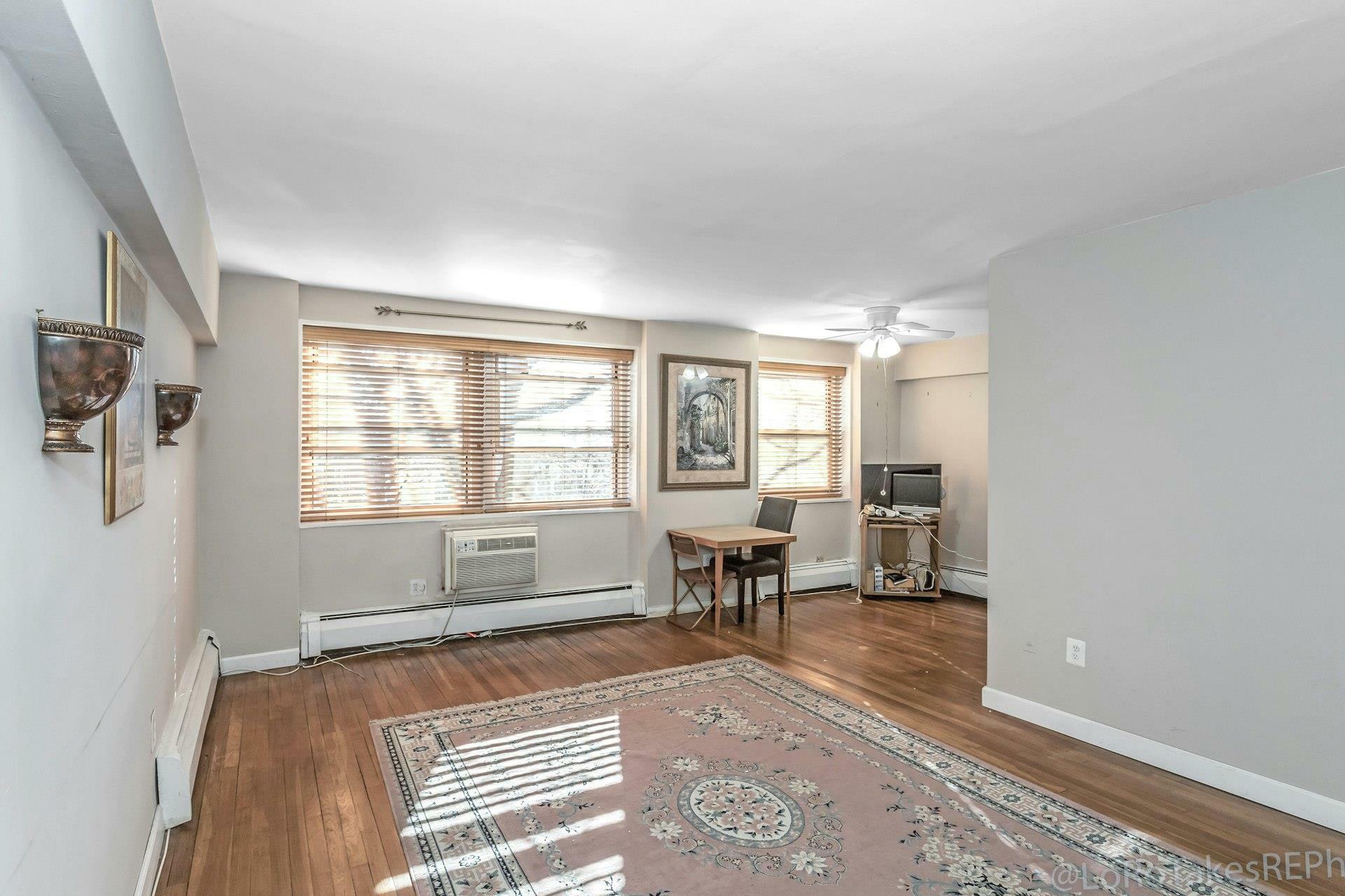 Property Photo:  45 Hillpark Avenue 3E  NY 11021 