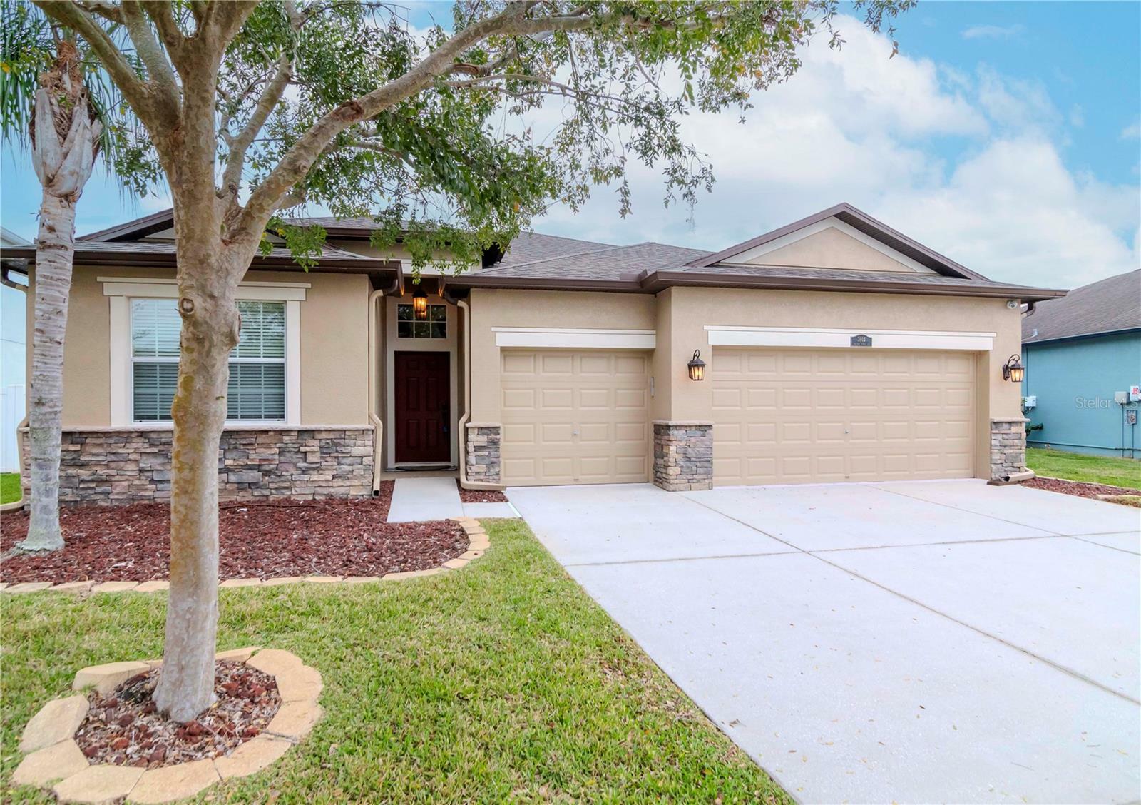 Property Photo:  3914 Round Table Court  FL 34638 