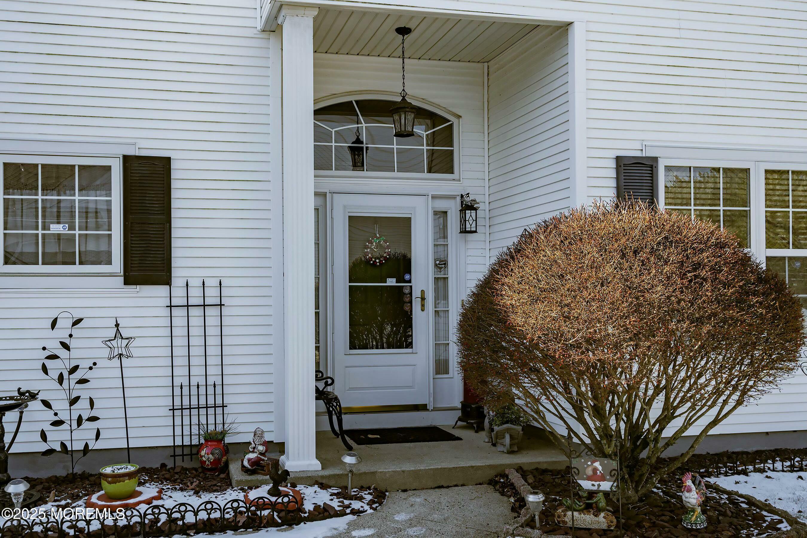 Property Photo:  27 Edgeworth Circle  NJ 08759 