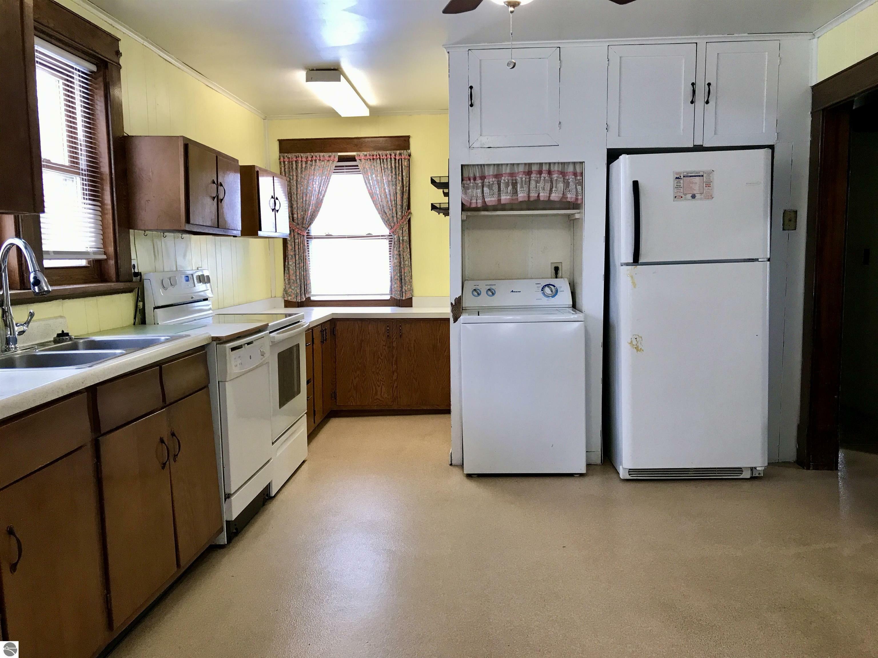 Property Photo:  331 W Wheatland Avenue  MI 49340 