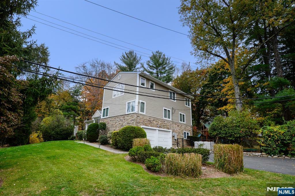 Property Photo:  24 Knoll Road  NJ 07670 