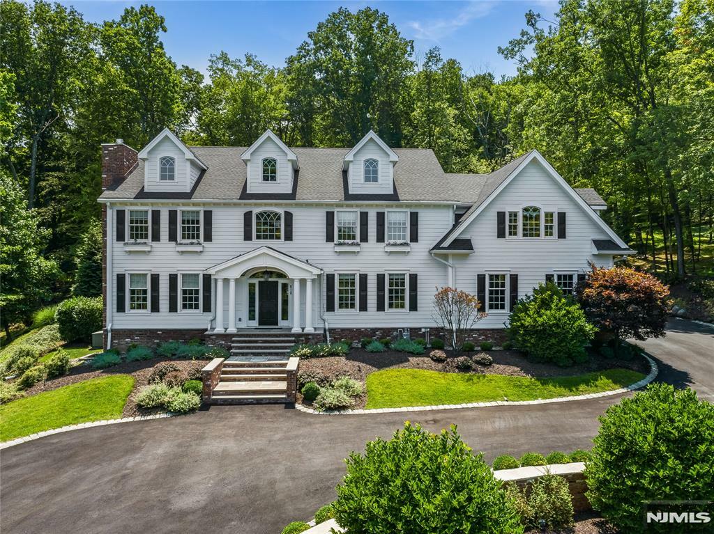 Property Photo:  610 Winding Hollow Drive  NJ 07417 