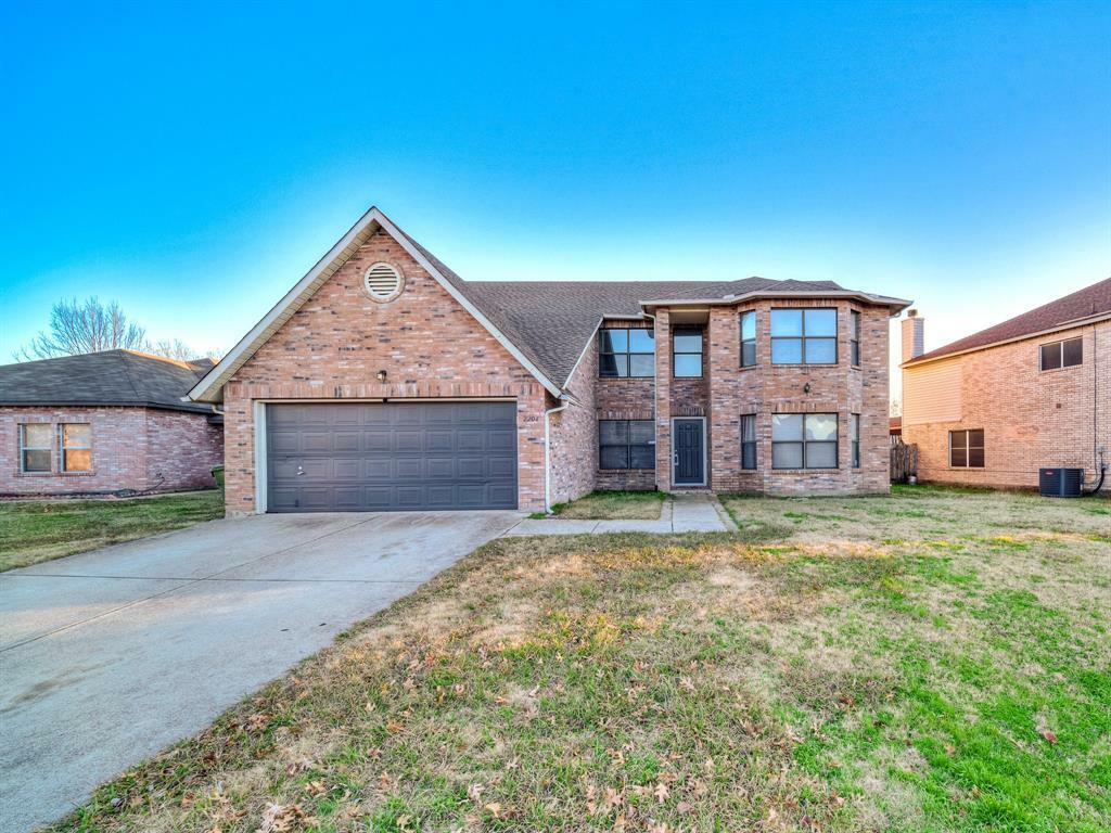 Property Photo:  2204 Delaford Drive  TX 76002 