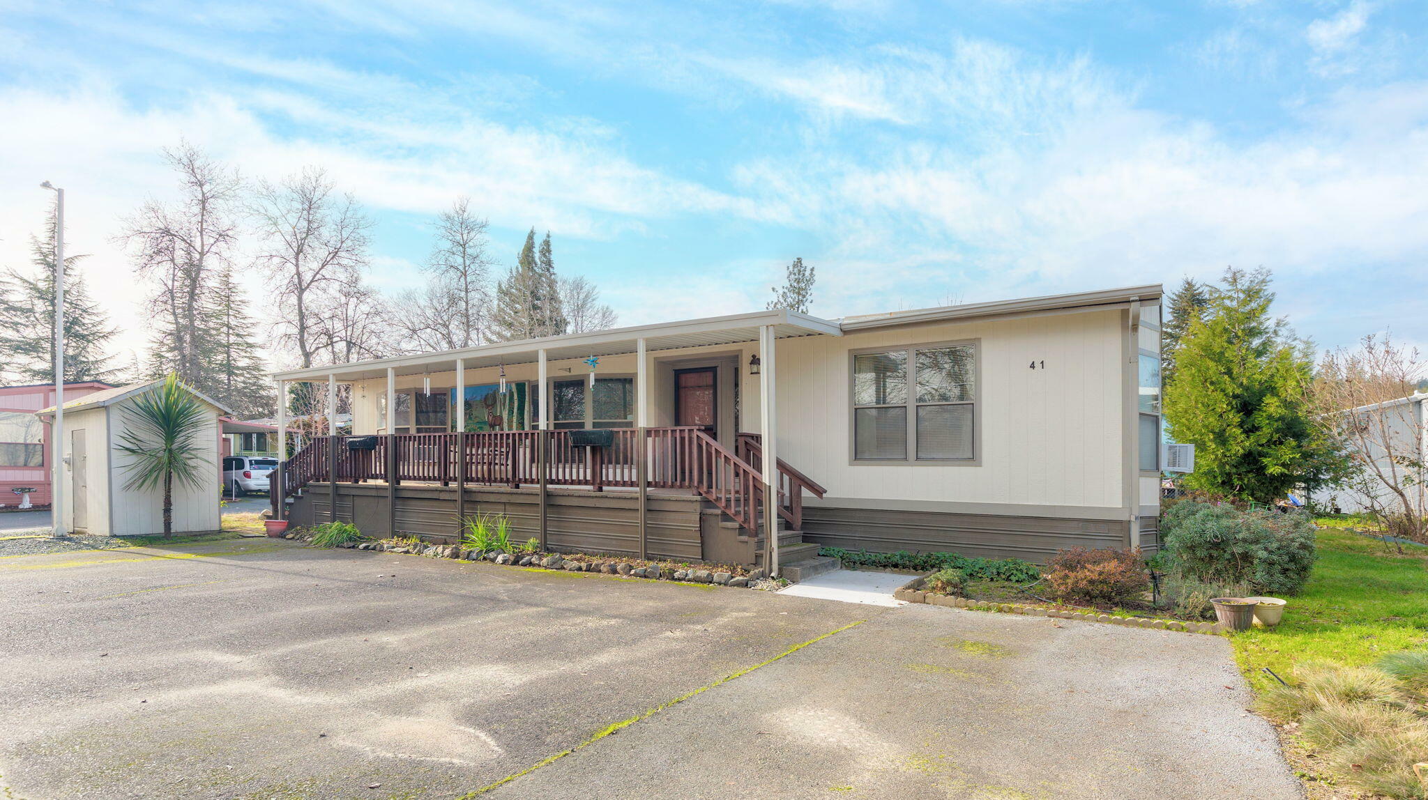 Property Photo:  2325 NW Highland Avenue 41  OR 97526 