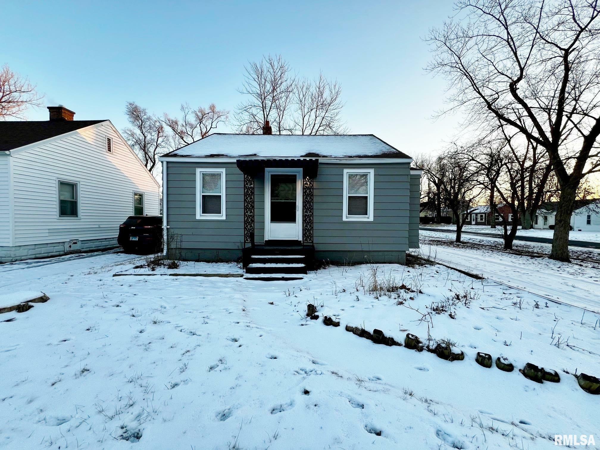 Property Photo:  2240 W Richwoods Boulevard  IL 61604 