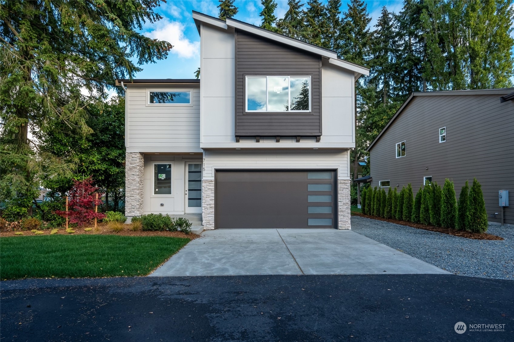 Property Photo:  715 N 188th Street  WA 98133 