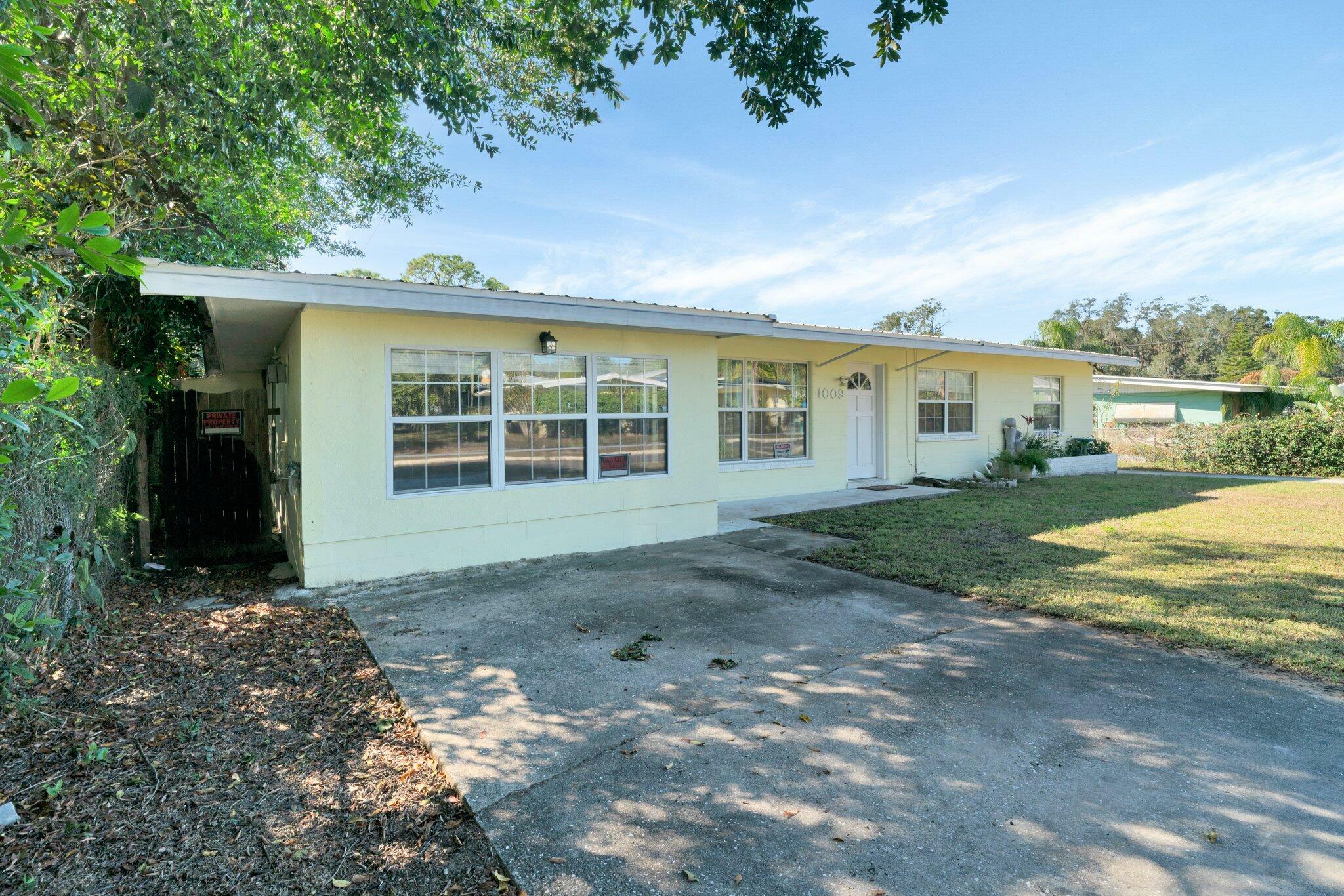 Property Photo:  1009 Taseschee Drive  FL 33870 