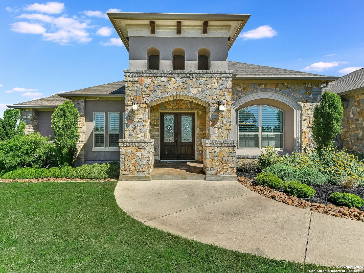 Property Photo: 1060 Star Rdg TX 78070