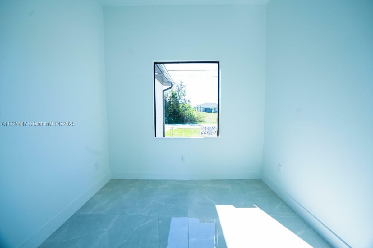 Property Photo:  1403 NW 17th St  FL 33993 