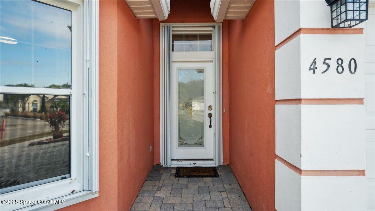 Property Photo: 4580 Sugarberry Lane FL 32796