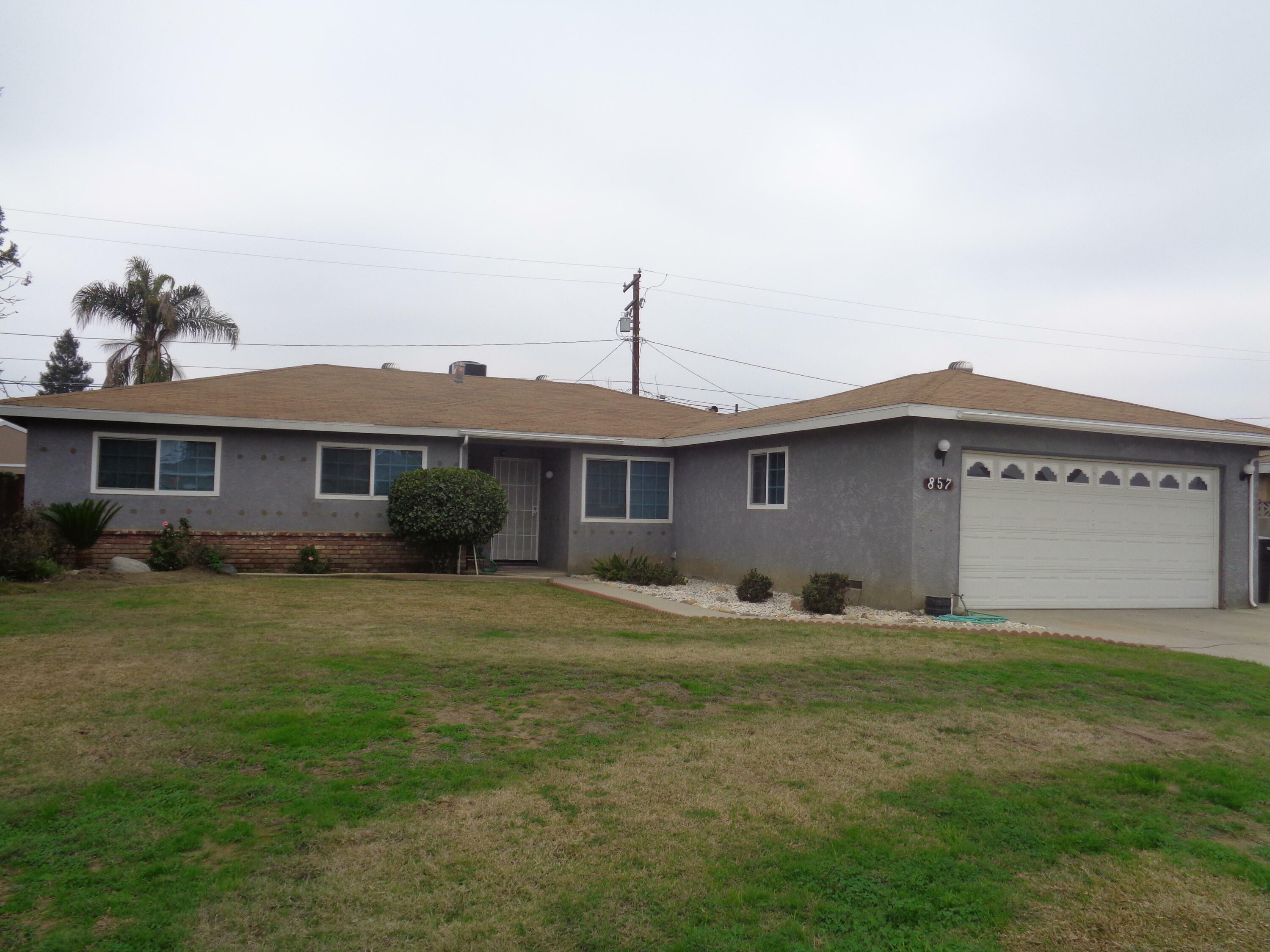 Property Photo:  857 S Moraine Street  CA 93274 