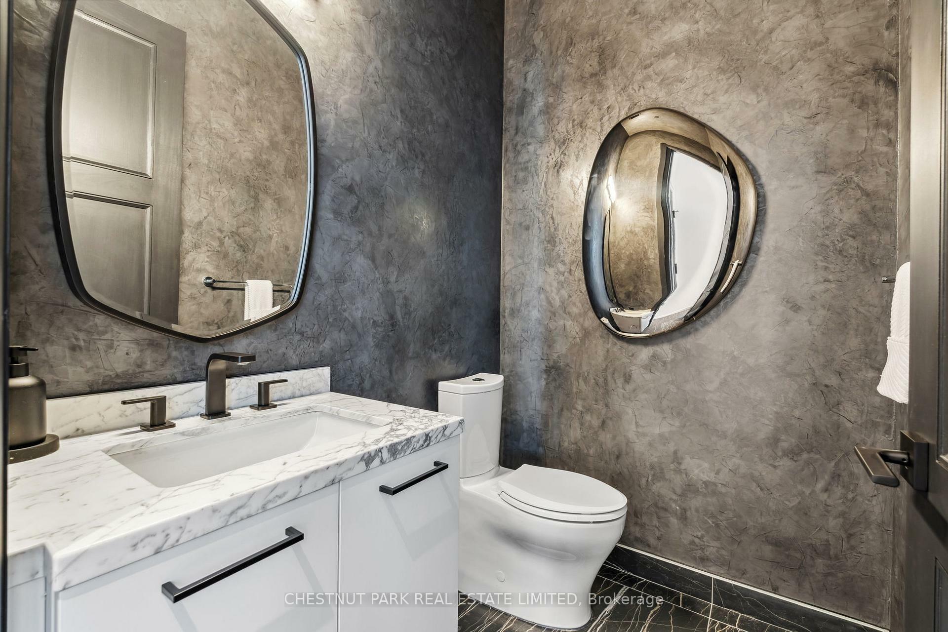 Property Photo: 33 Frederick Todd Way Uph 01 ON M4G 0C9