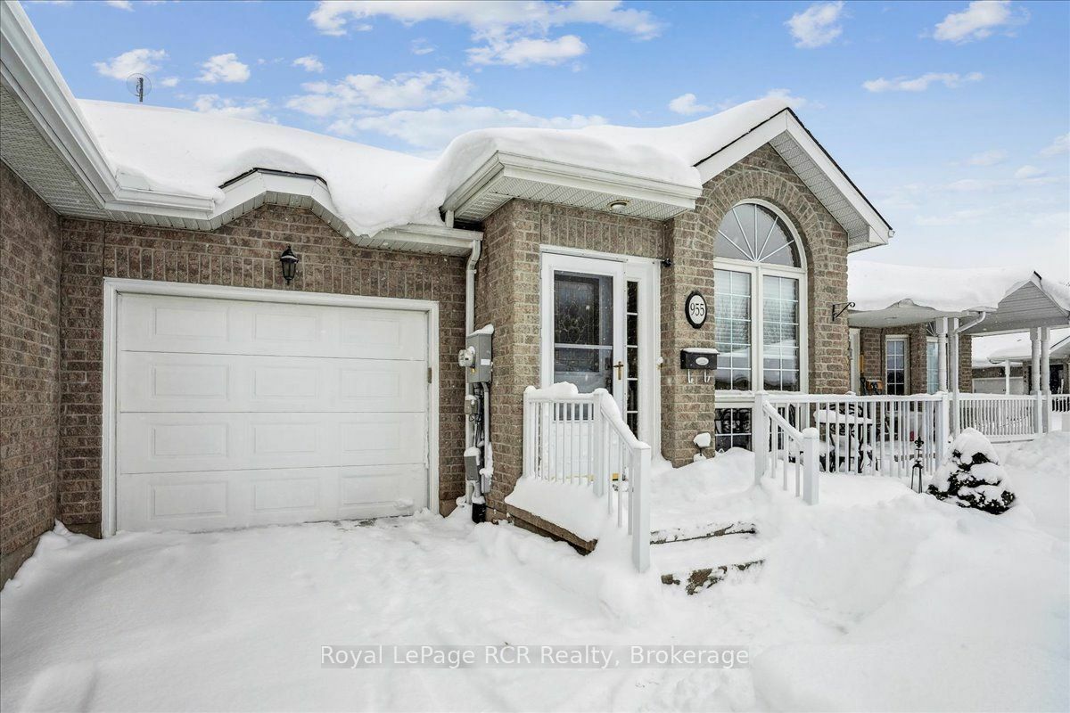 Property Photo:  955 9th A Ave E  ON N4K 6Y4 