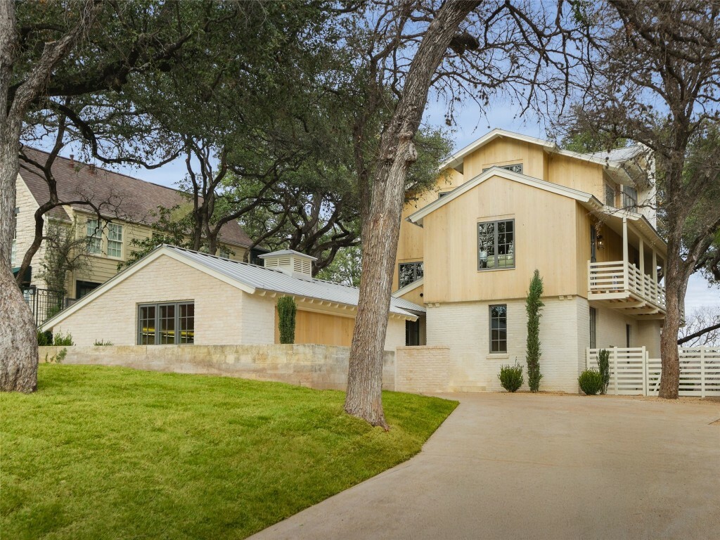 Property Photo: 1012 Gaston Avenue TX 78703