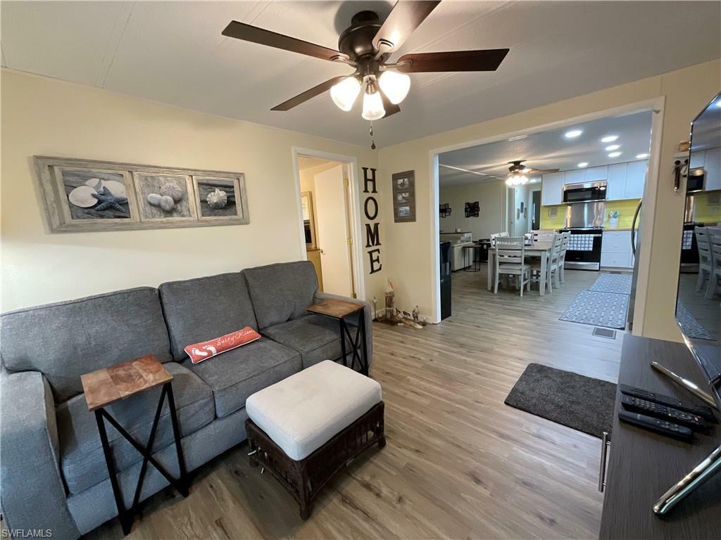 Property Photo: 144 Redwood Ln 14 FL 34114